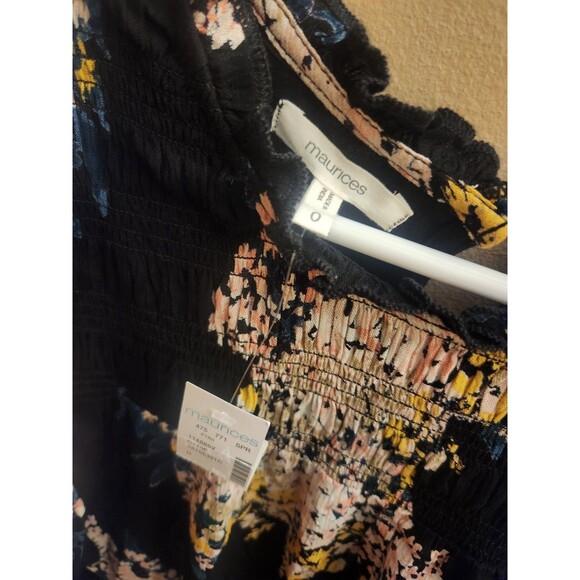 Maurices Black Combo Floral Flutter Sleeve Top Size 0 NWT - Picture 2 of 5